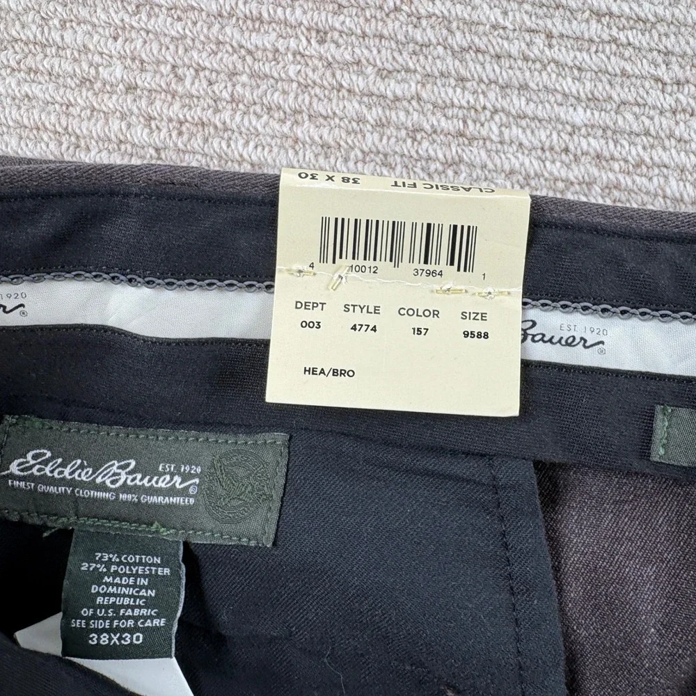 Eddie‎ Bauer Performance Khaki Mens 38x30 Pleated Wrinkle Resistant Classic Fit